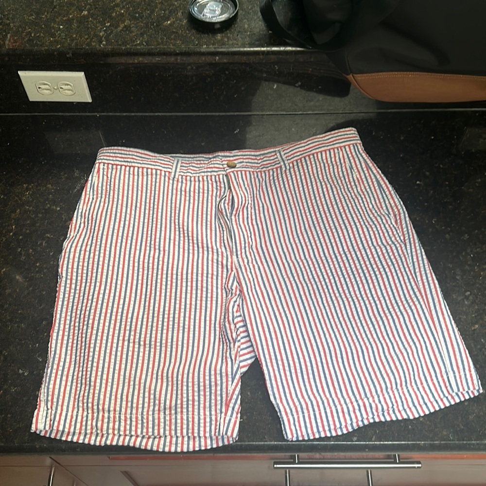 Men’s Vineyard Vines red/white/blue striped shorts, size 38.